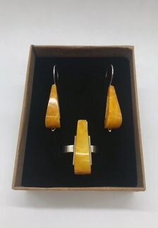 Комплект из янтаря в серебре