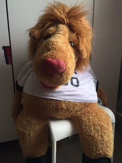 Лев Голео и мяч Пилле талисман чм мира по футболу