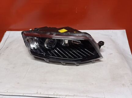 Фара правая ксенон Skoda Octavia A7 арт 15126