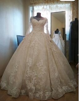 Свадебное платье цвета персик