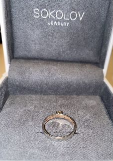 Кольцо с бриллиантом