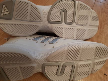 Женские теннисные кроссовки adidas