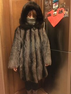 Шуба из меха енота с капюшоном