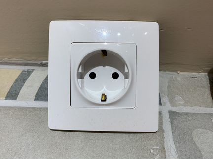 Розетки встраиваемые Legrand Etika