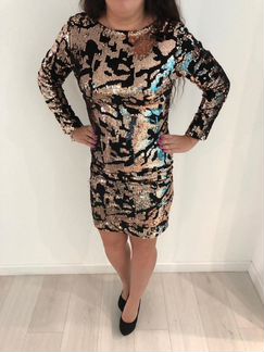 Платье с золотыми пайетками 42-44 размера