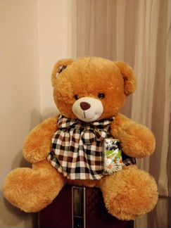 Огромный плюшевый медведь