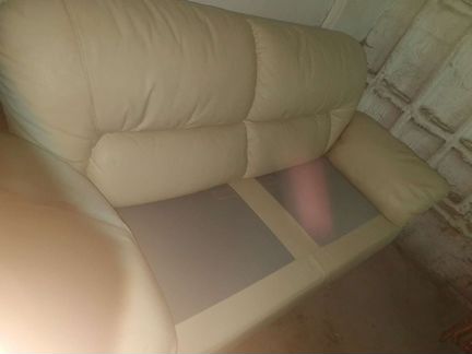 Диван кожанный