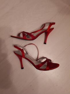 Босоножки красные