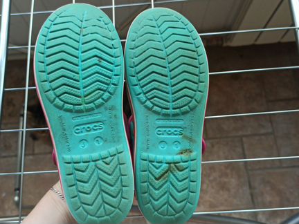 Босоножки для девочки crocs
