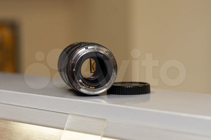 Объективы Canon EF 135mm f/2.8 и 28mm f/1.8