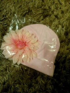 Новая шапка с цветком