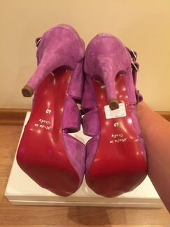 Новые итальянские туфли фиолетового цвета. Каблук