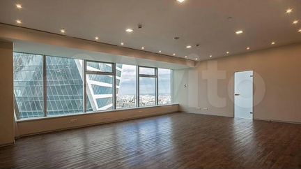 Угловой офис с шикарным видом