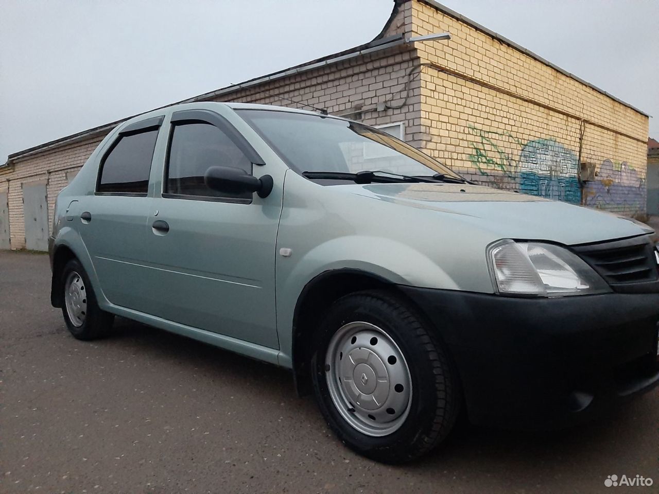 Купить б/у Renault Logan I 1.6 MT (87 л.с.) бензин механика в Санкт-Петербурге: 