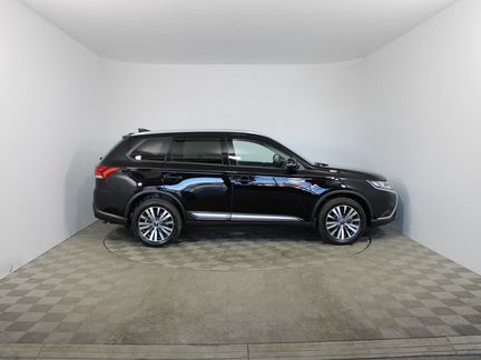 Mitsubishi Outlander 2.0 CVT, 2020