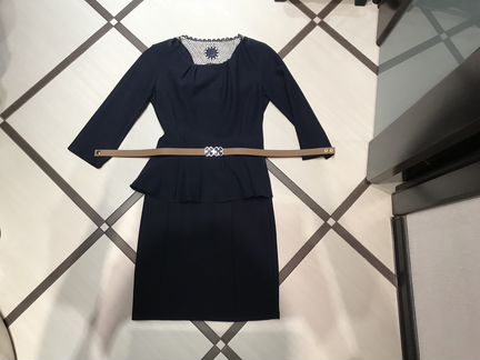 Платье-футляр с баской