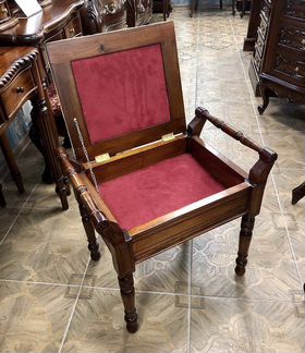 Пуфик резной. Массив дерева