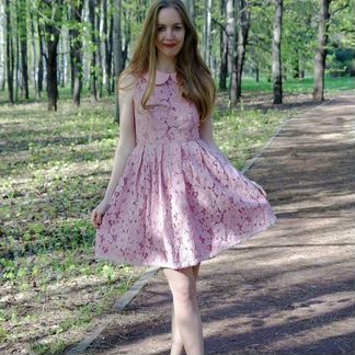 Розовое платье Lusio