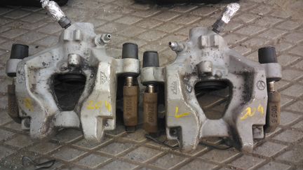 Суппорта колодки и диски,комплект на мерседес w204