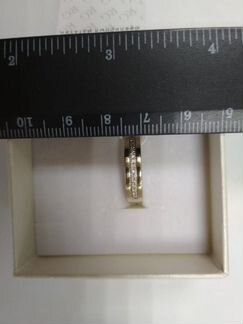 Обручальное кольцо из золота с бриллиантами