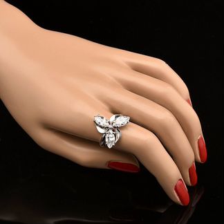 Кольцо из серебра с камнями