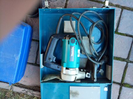 Ножницы по металлу листовые Makita JS3200