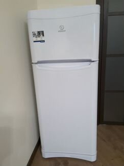 Холодильник indesit Т14 двухкамерный 145 см бу