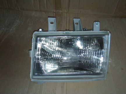 Фара передняя левая Hyundai HD 1998 2004