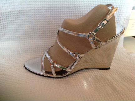 Босоножки серебряного цвета (Karen Millen)