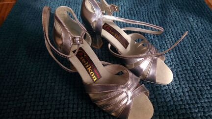 Танцевальные туфли (латина)