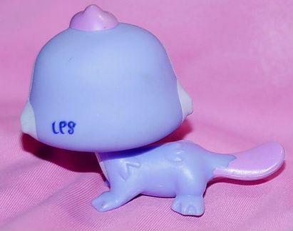 Пет-шоп. утконoc и еще одна фигурка