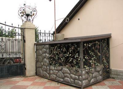 Кованые вольеры для собак