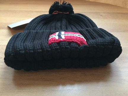 Новая шапка Napapijri Beanie Semiury помпон черная
