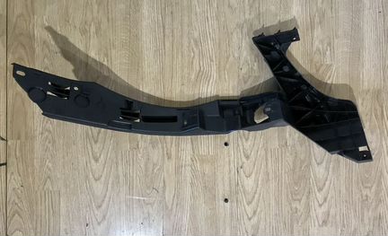 Направляющая переднего бампера левая Volkswagen To