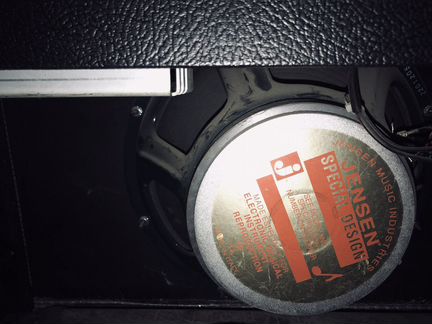 Fender deluxe reverb ламповый комбоусилитель